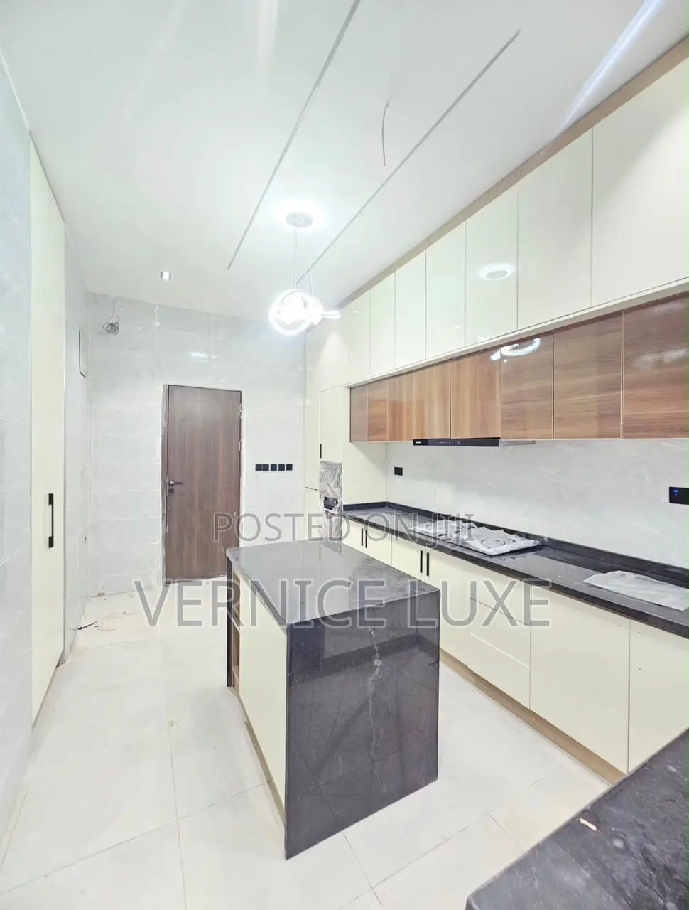 5bdrm Duplex in Dpk, Lafiaji for sale in Lafiaji