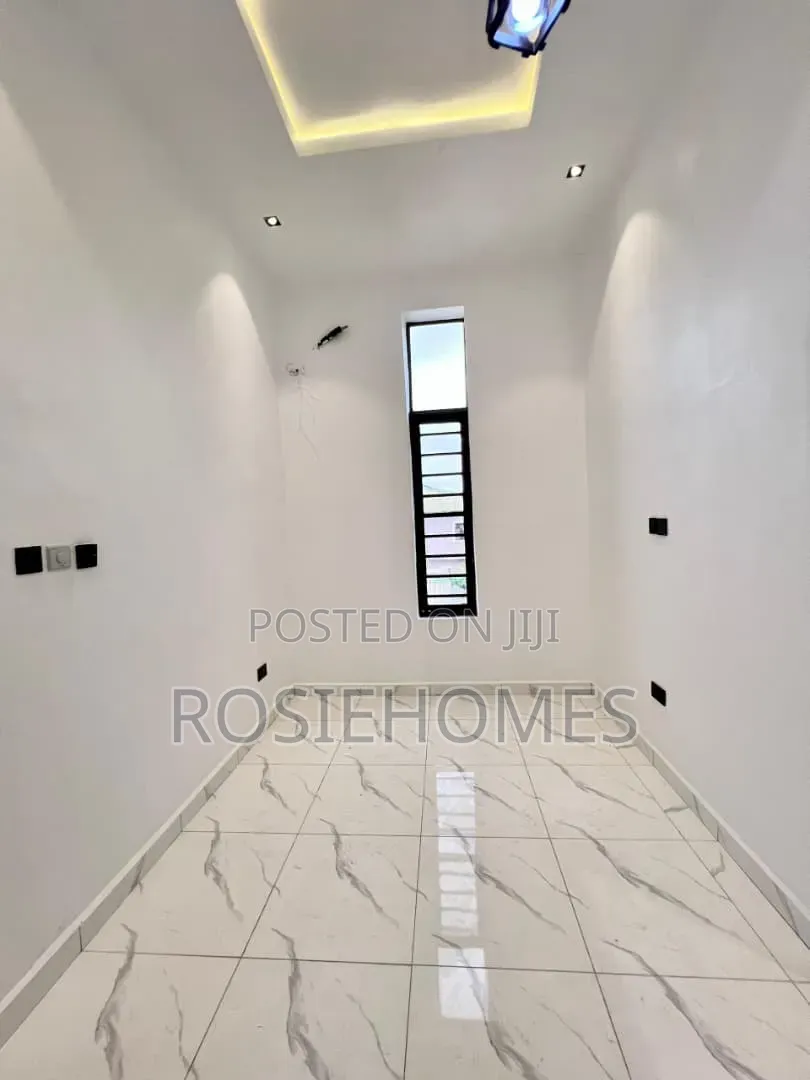 2bdrm Duplex in Lekki Phase 1 for rent in Lekki Phase 1