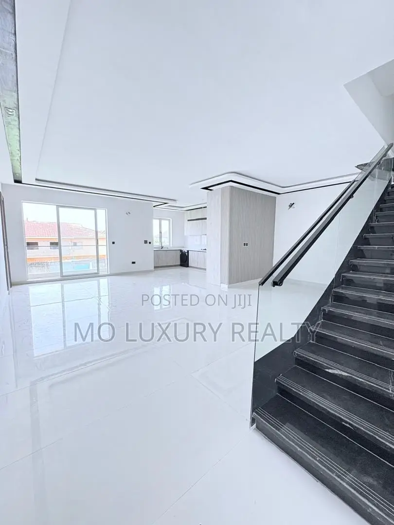 2bdrm Maisonette in Lekki Phase 1 for rent in Lekki Phase 1
