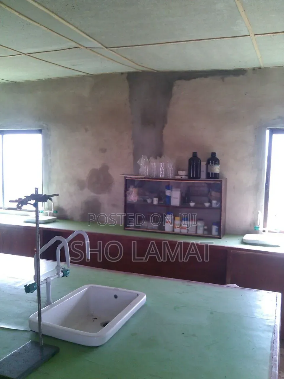 20bdrm House in Age Mowo for sale in Age Mowo