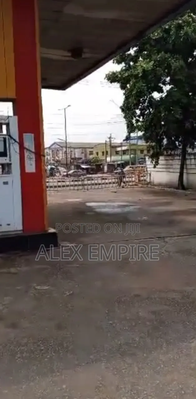 Filling Station With 12 Pump for Sale in Dopemu in Dopemu