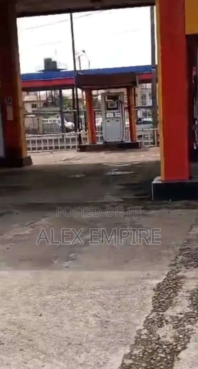 Filling Station With 12 Pump for Sale in Dopemu in Dopemu