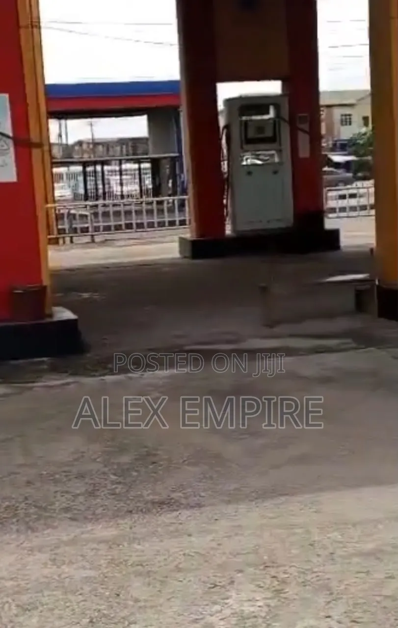Filling Station With 12 Pump for Sale in Dopemu in Dopemu