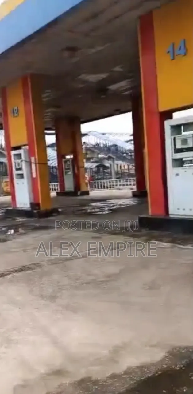 Filling Station With 12 Pump for Sale in Dopemu in Dopemu