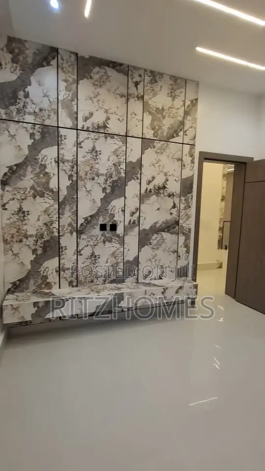 5bdrm Duplex in Sangotedo for sale in Sangotedo