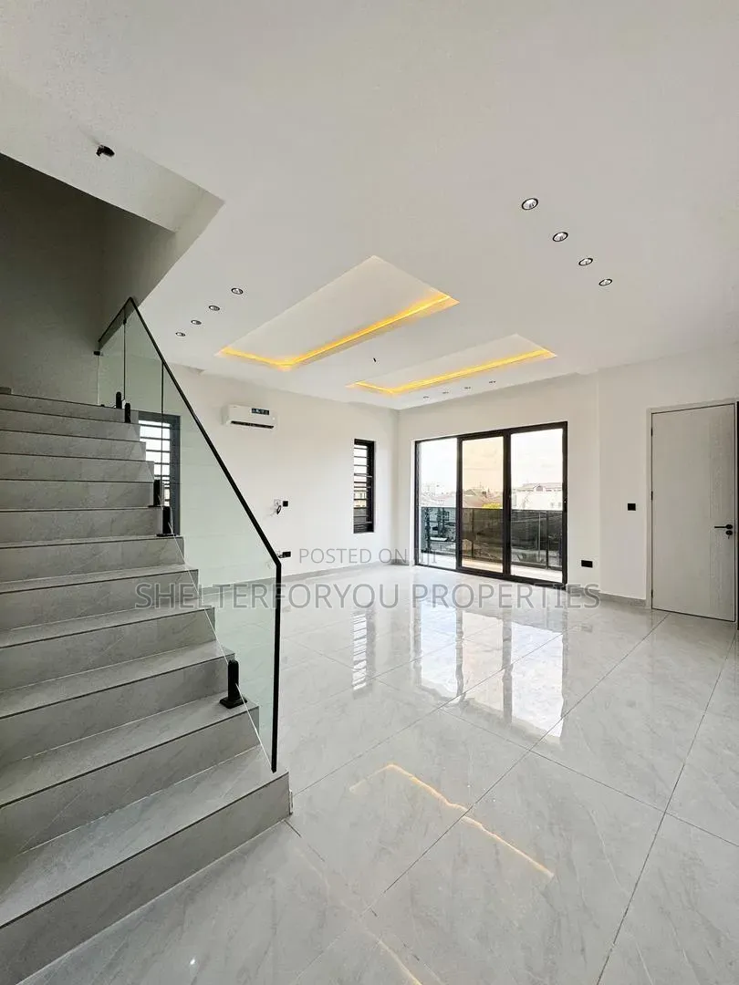3bdrm Maisonette in Lekki Phase 1 for sale in Lekki Phase 1