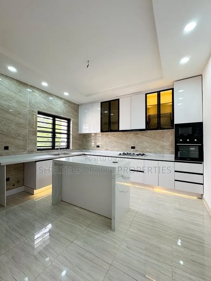 3bdrm Maisonette in Lekki Phase 1 for sale in Lekki Phase 1