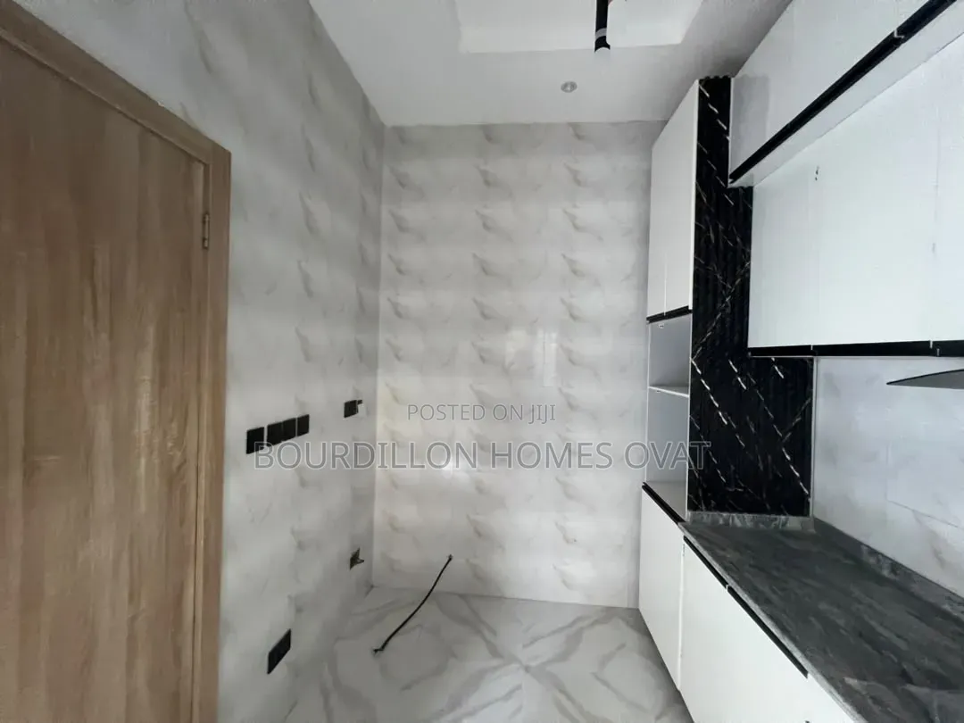 2bdrm Apartment in Abraham Adesanya Estate for sale in Abraham Adesanya Estate
