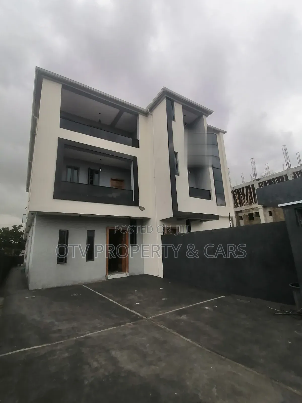 5bdrm Duplex in Lekki Phase 1 for sale in Lekki Phase 1
