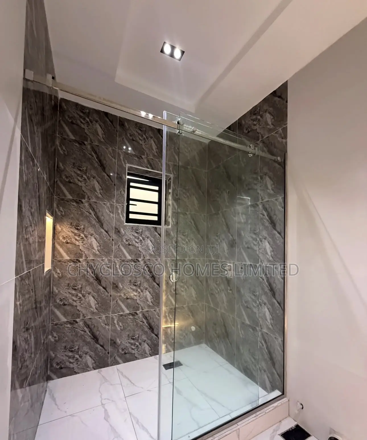4bdrm Duplex in Cocaine Estate, New Layout for sale in New Layout