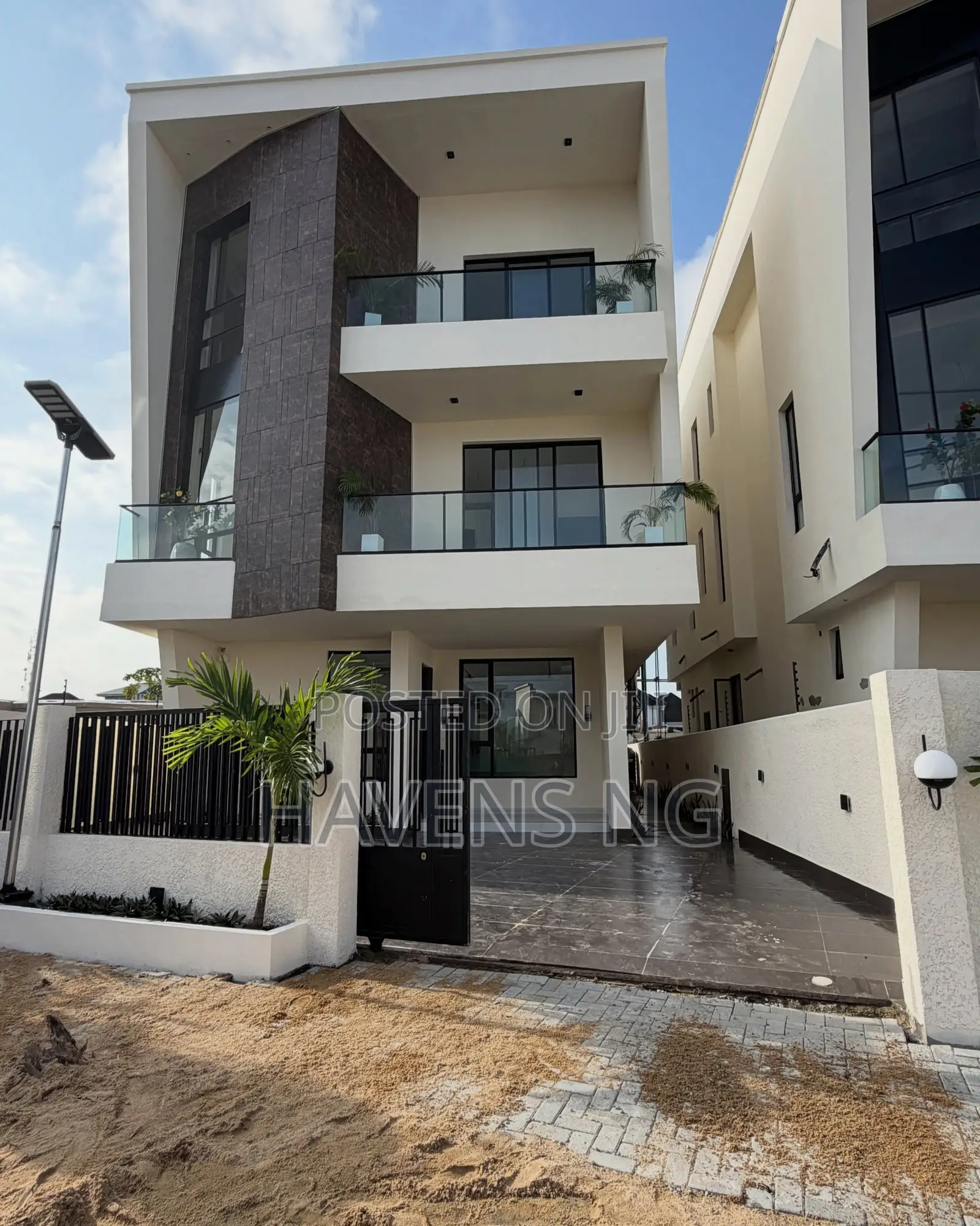 5bdrm Duplex in Lekki Phase 2 for sale in Lekki Phase 2