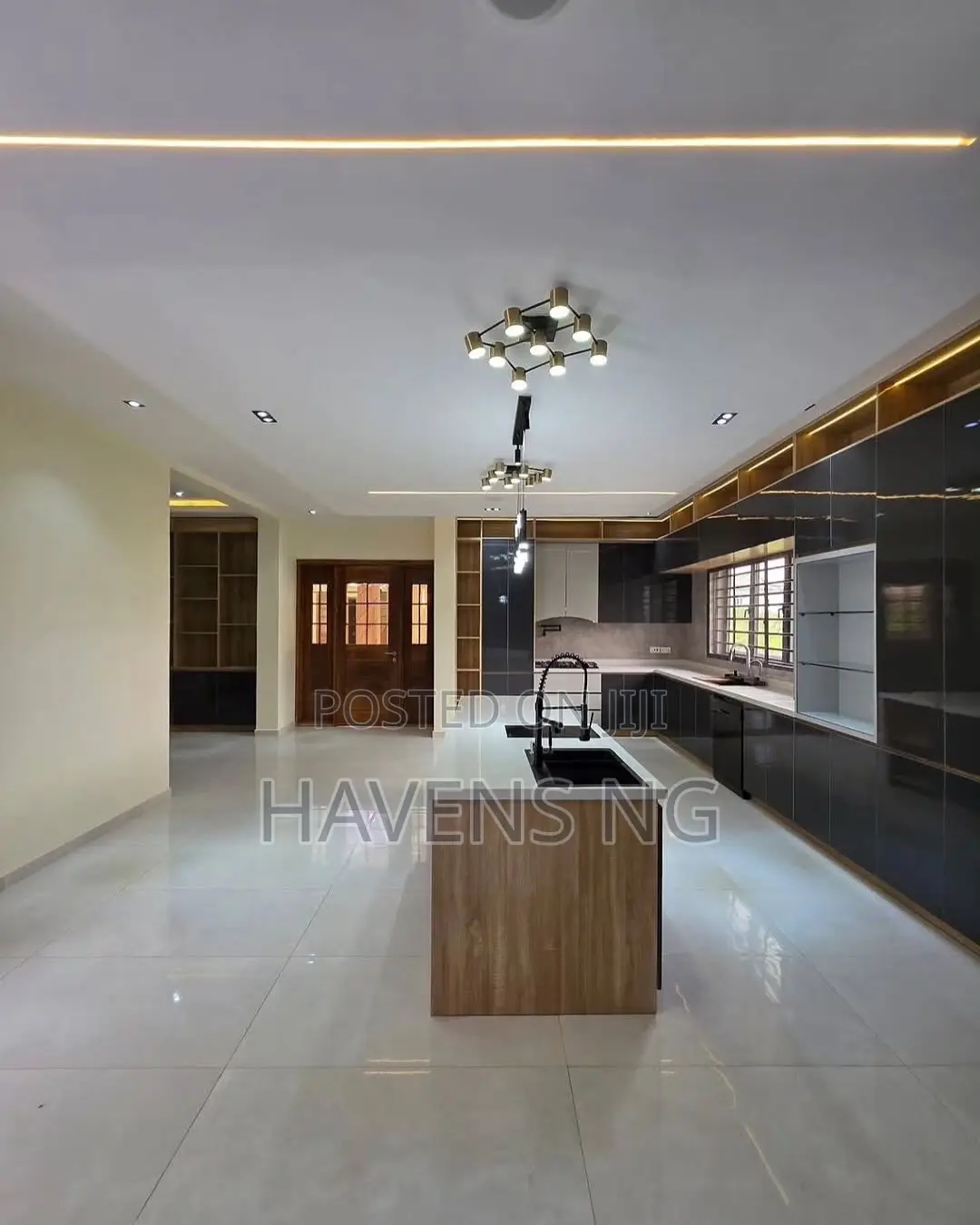 5bdrm Duplex in Lekki Phase 2 for sale in Lekki Phase 2