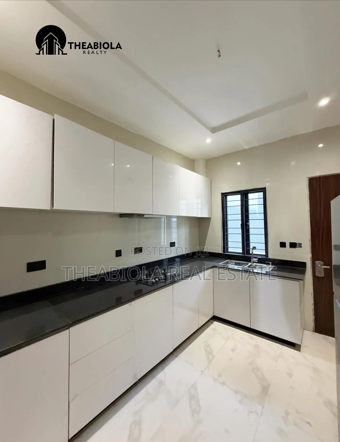 5bdrm Townhouse/Terrace in Guzape, Abuja for sale in Guzape District