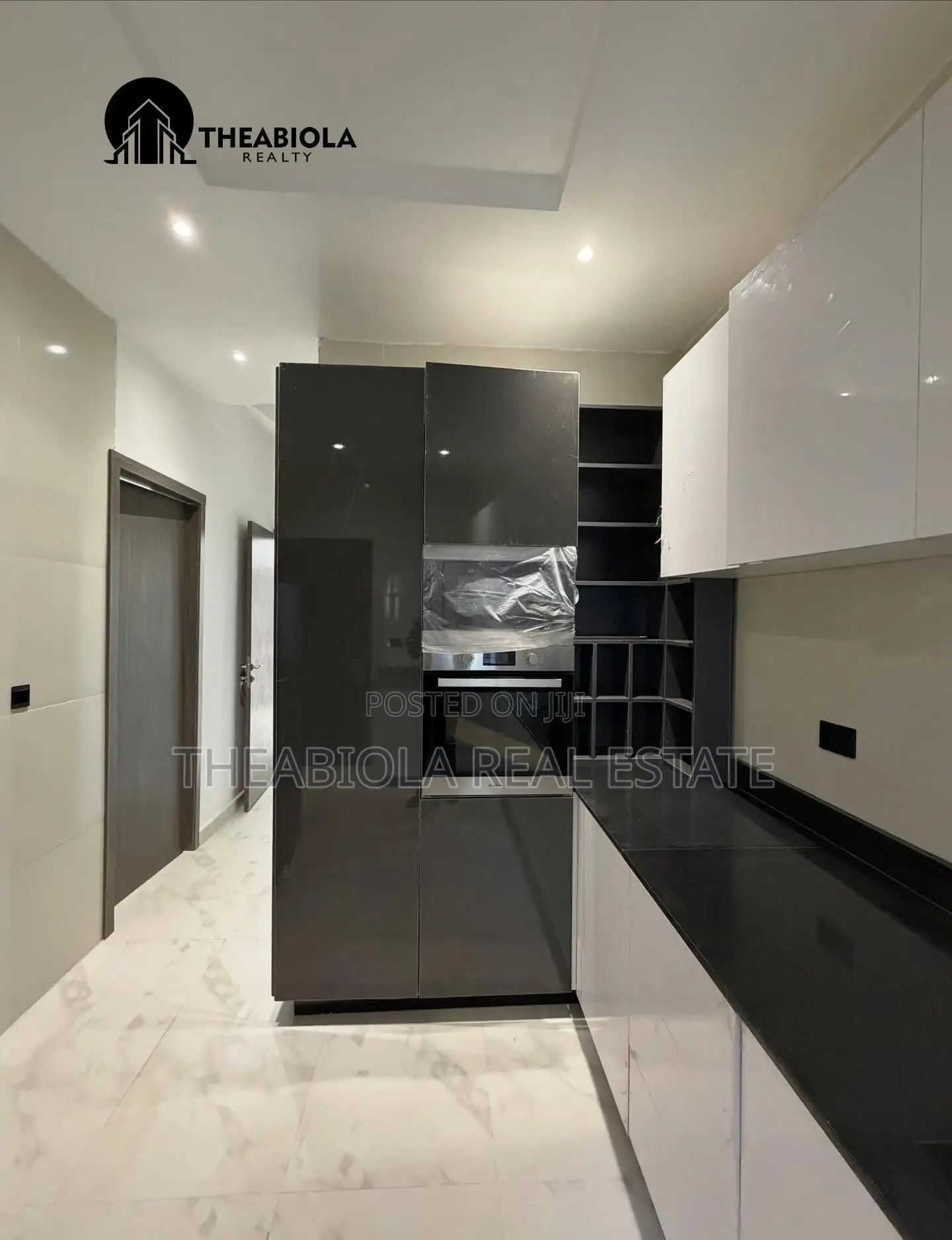 5bdrm Townhouse/Terrace in Guzape, Abuja for sale in Guzape District