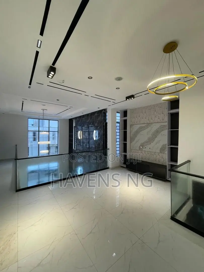 5bdrm Duplex in Ikota for sale in Ikota