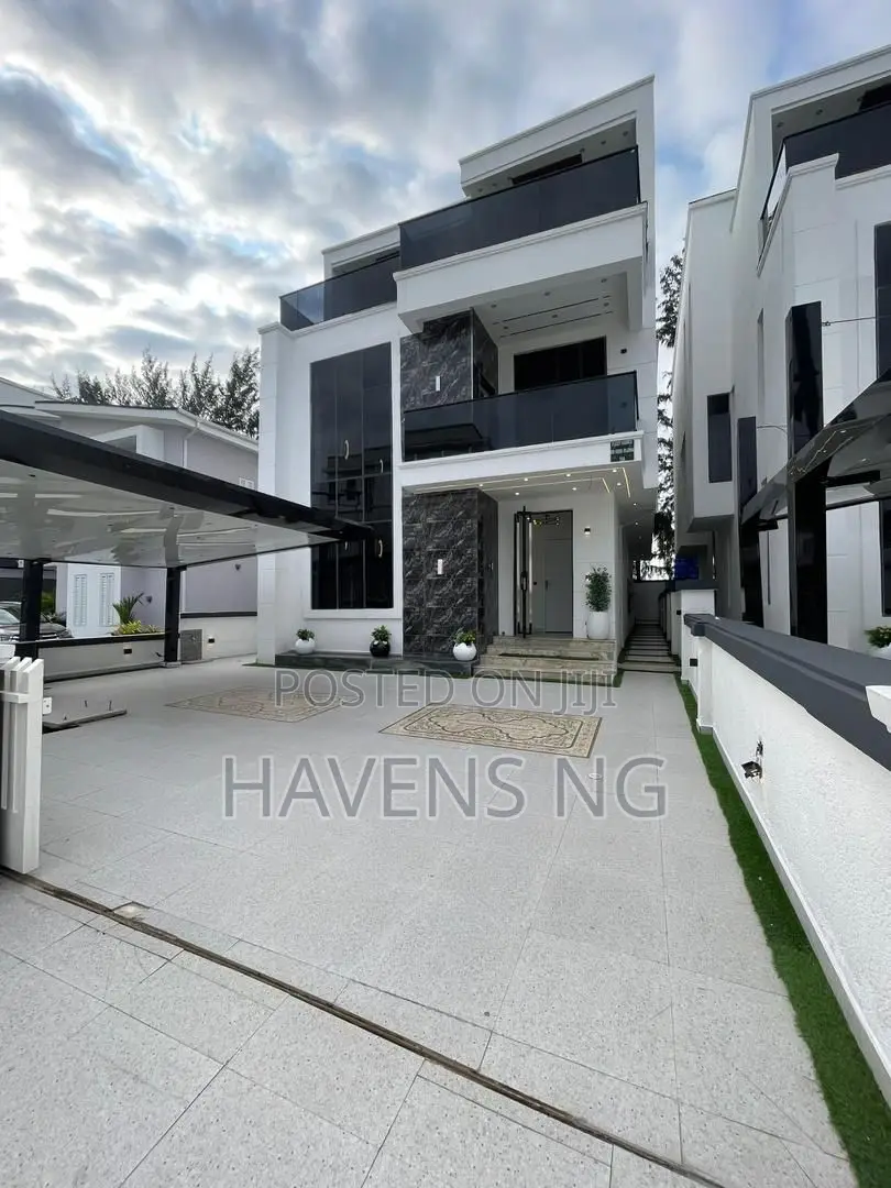 5bdrm Duplex in Ikota for sale in Ikota