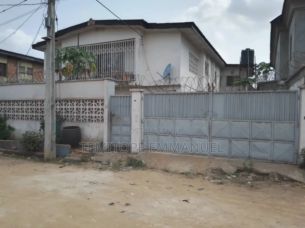 Furnished 11bdrm Duplex in Alimosho for sale in Alimosho