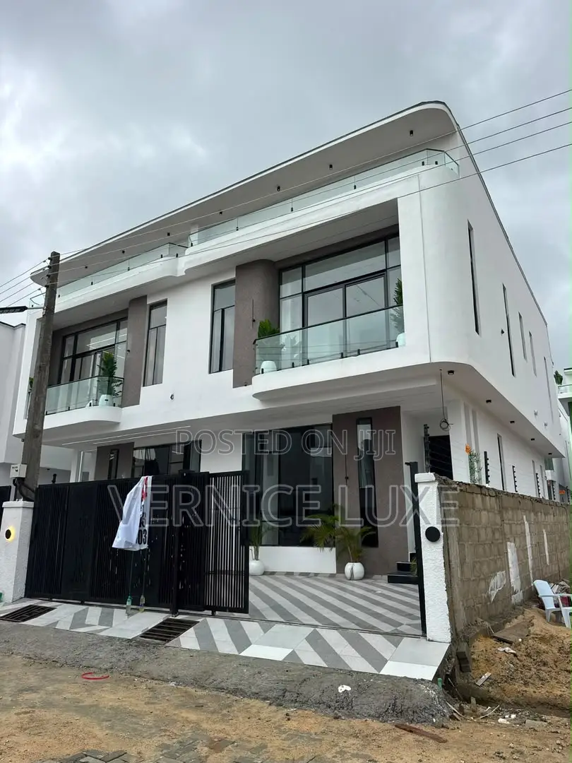 4bdrm Duplex in Ikota for sale in Ikota