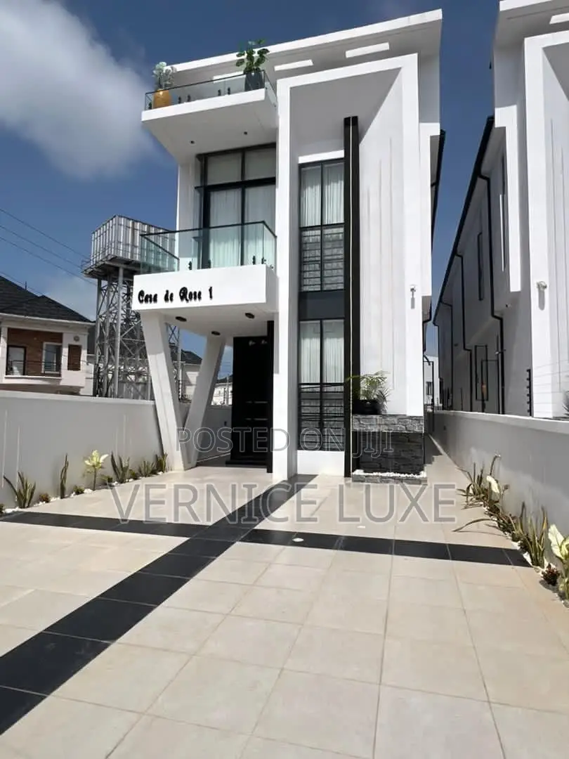 5bdrm Duplex in Ikota for sale in Ikota
