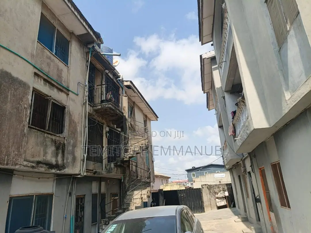 20bdrm Block of Flats in Egbeda for sale in Egbeda
