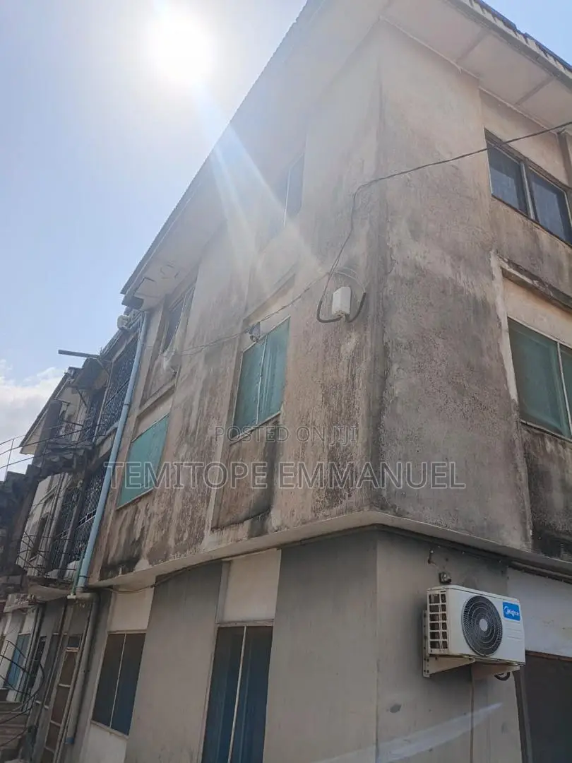 20bdrm Block of Flats in Egbeda for sale in Egbeda
