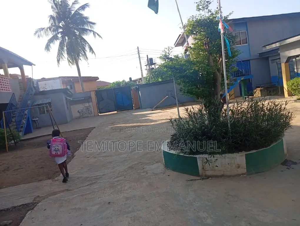 Standard Functioning School in Egbeda