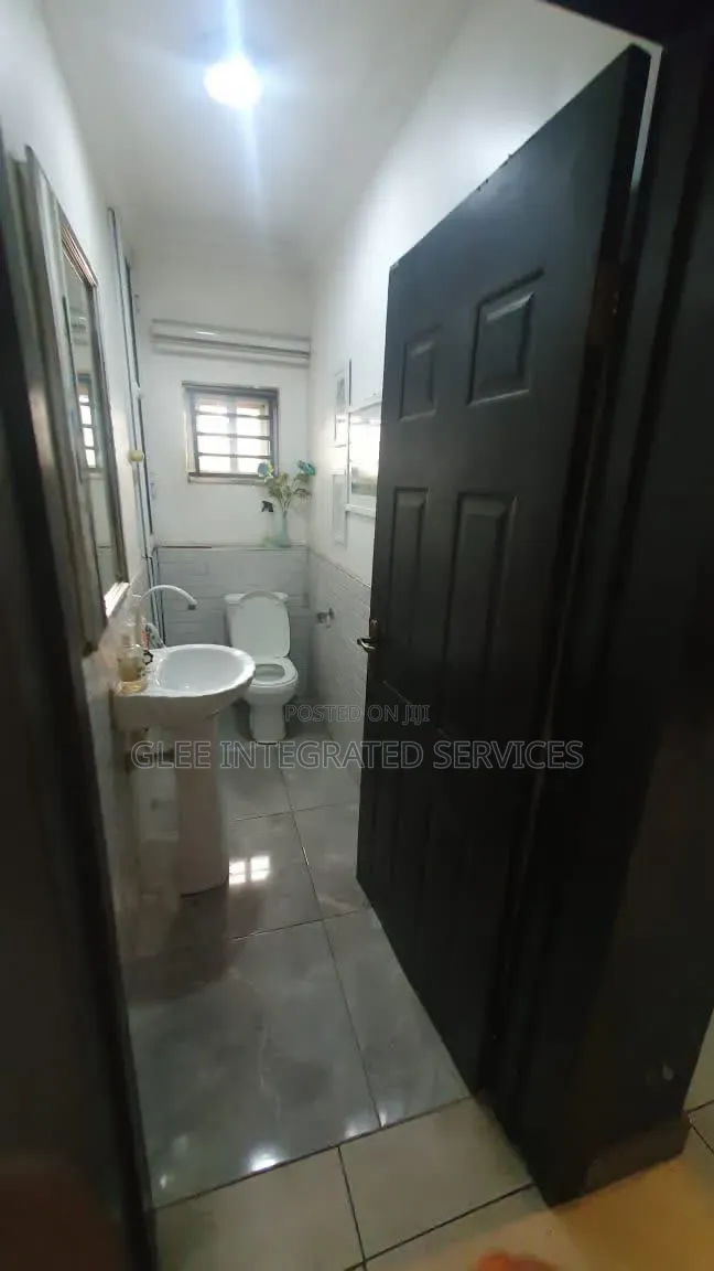 3bdrm Block of Flats in Akoka for sale in Akoka
