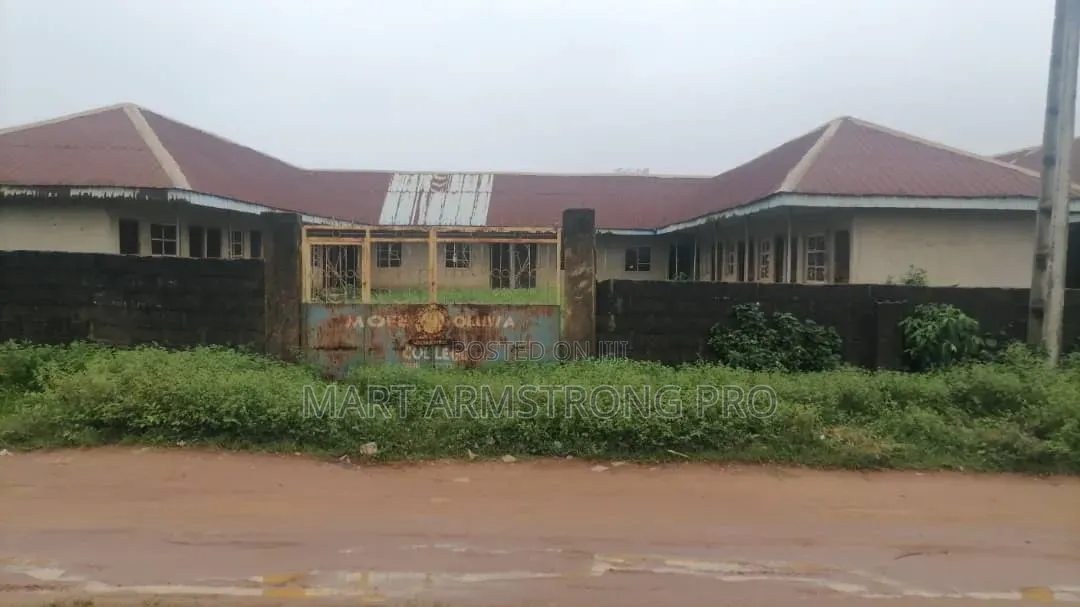 A Good Located School With Big Compound in Gberigbe