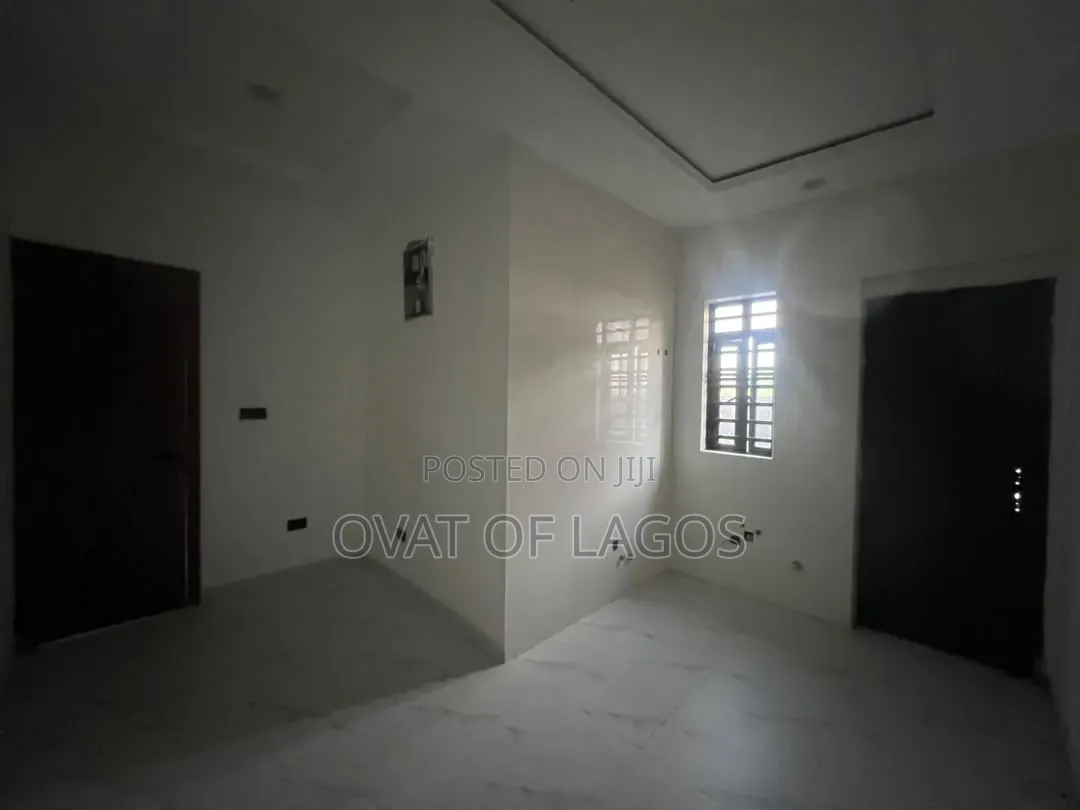 2bdrm Apartment in Lekki Scheme 2 for sale in Lekki Expressway