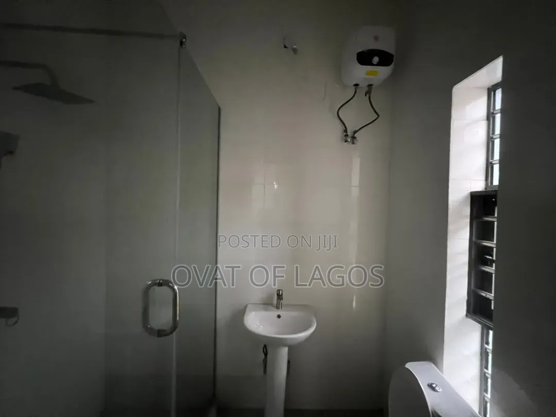 2bdrm Apartment in Lekki Scheme 2 for sale in Lekki Expressway