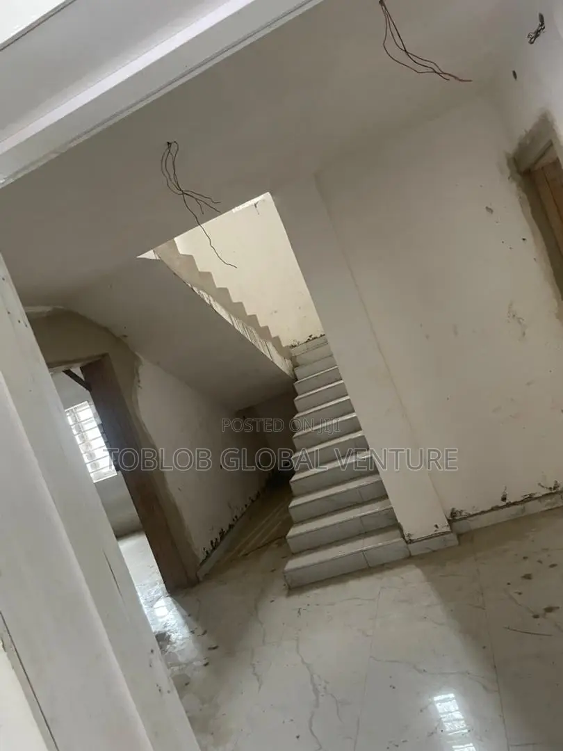 5bdrm Duplex in Akala Express for sale in Akala Express