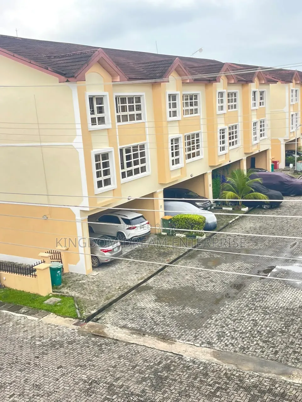 Mini Flat in Bourdilon Court for rent in Chevron