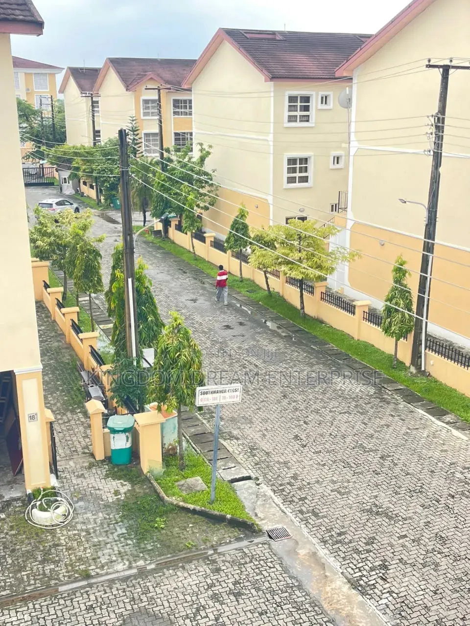 Mini Flat in Bourdilon Court for rent in Chevron