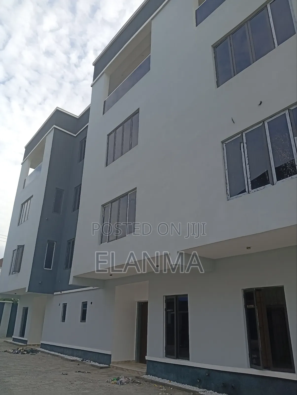 5bdrm Duplex in Jahi for sale in Jahi