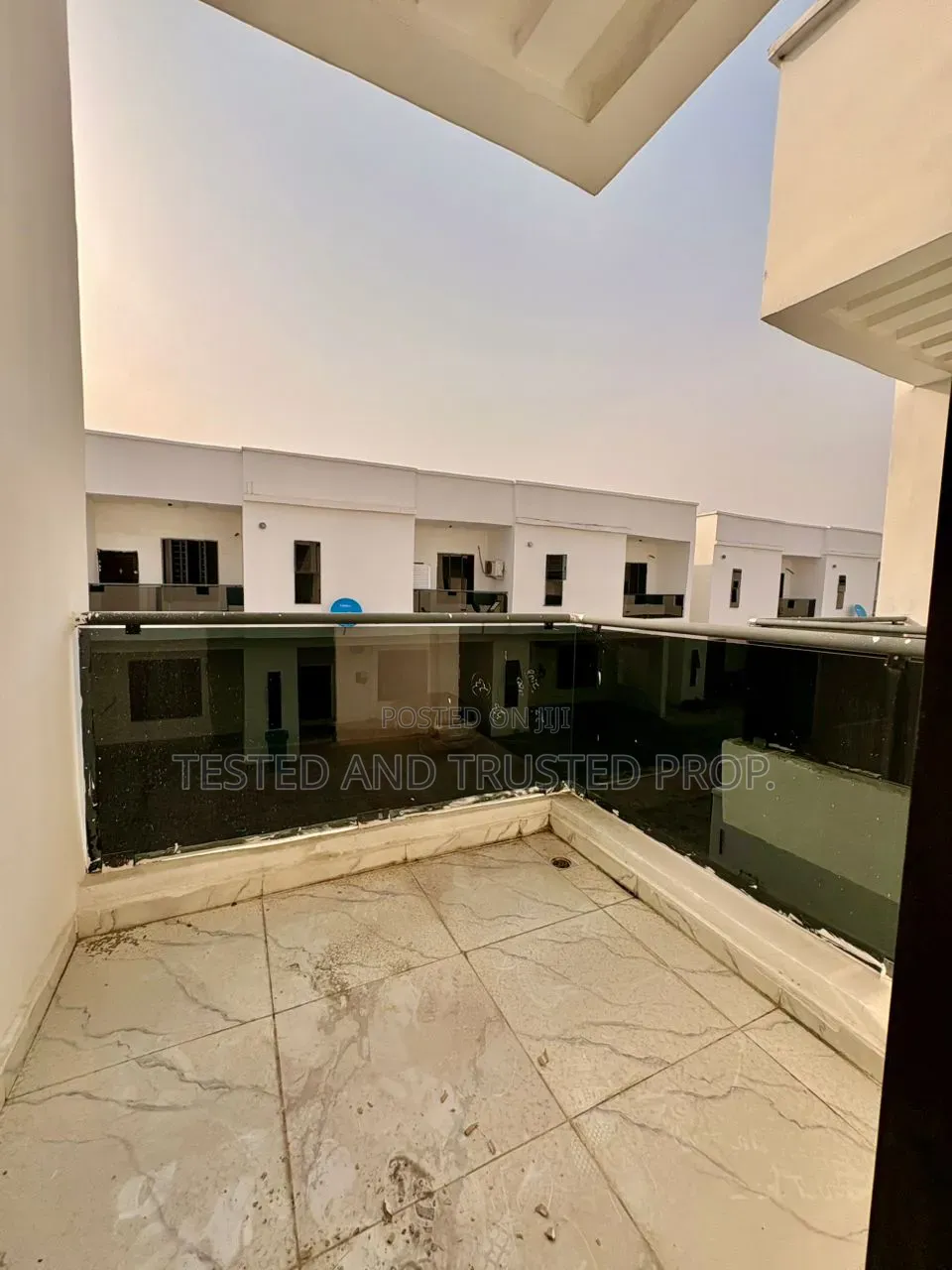 4bdrm Duplex in Orchid Road, Chevron for sale in Chevron