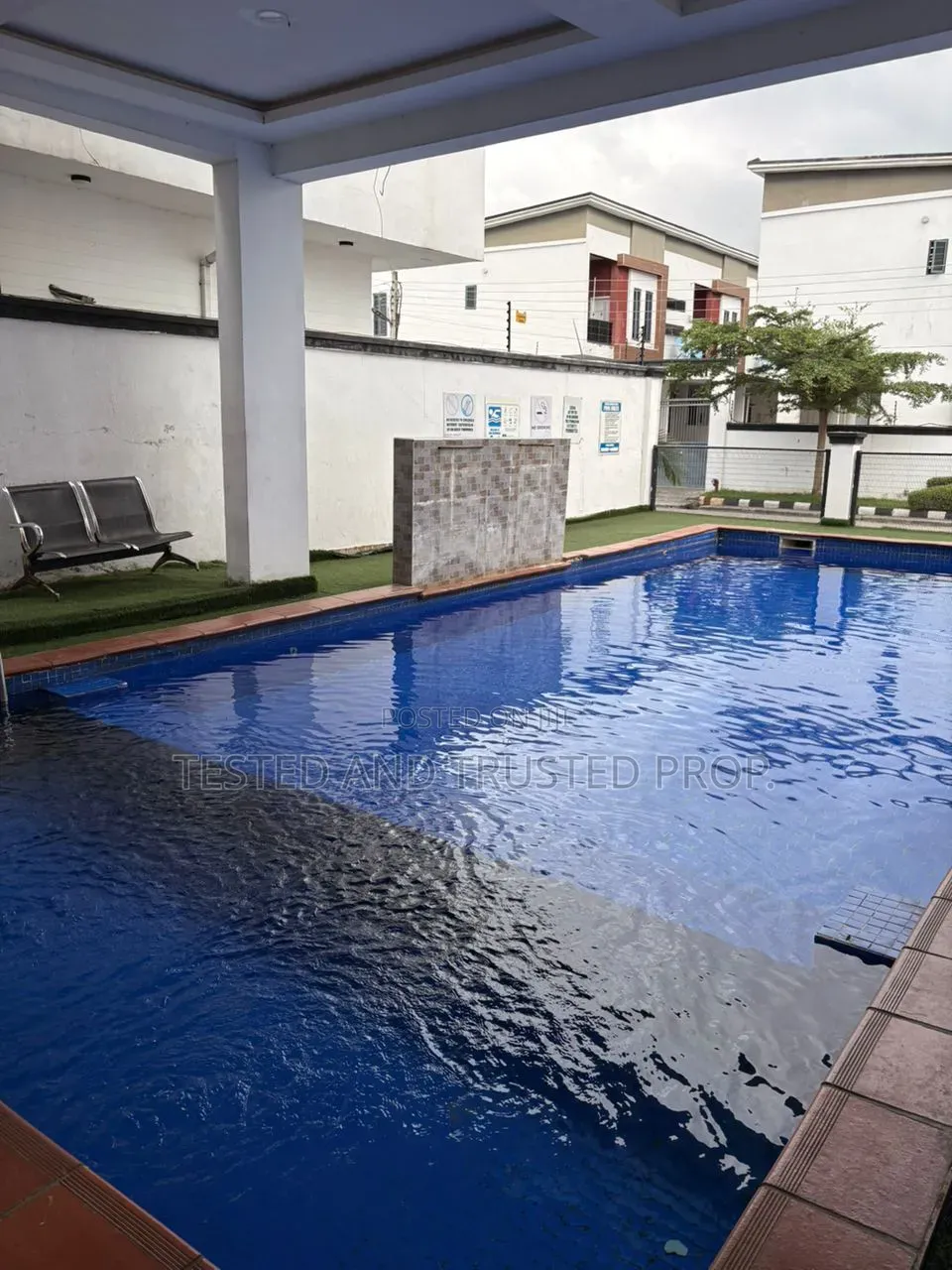 4bdrm Duplex in Orchid Road, Chevron for sale in Chevron