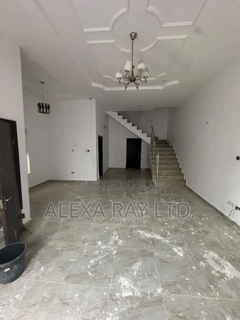 4bdrm Duplex in Chevron for rent in Chevron