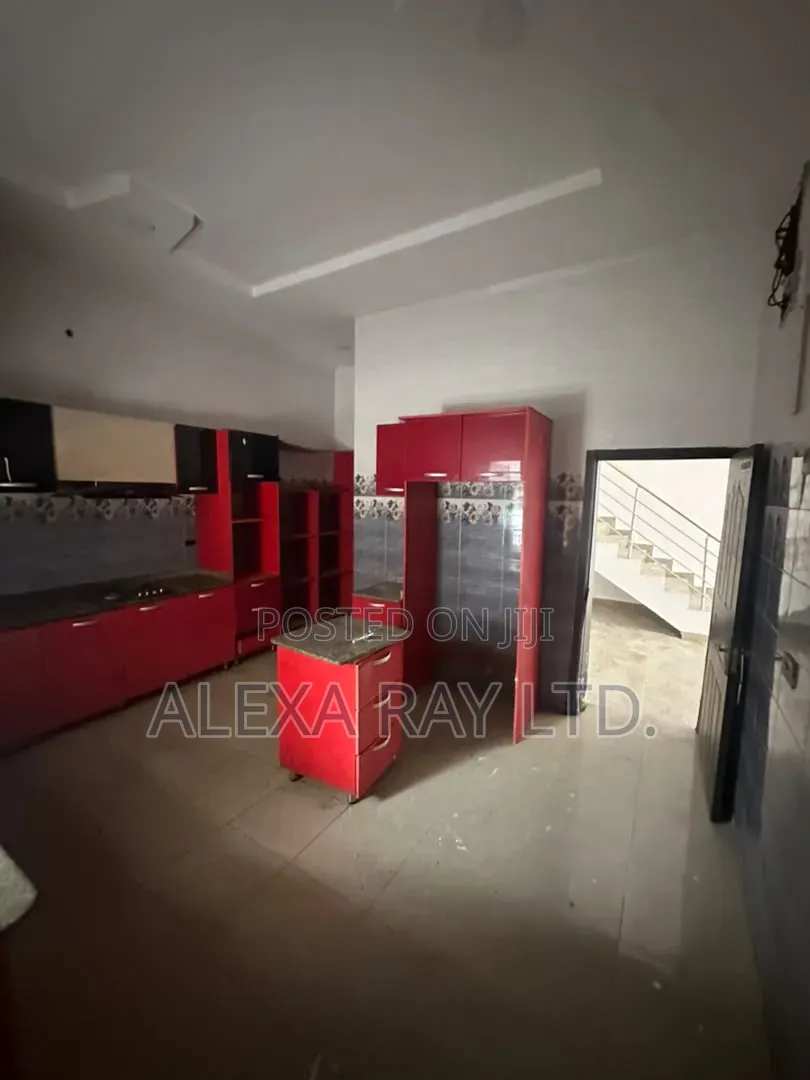 4bdrm Duplex in Chevron for rent in Chevron