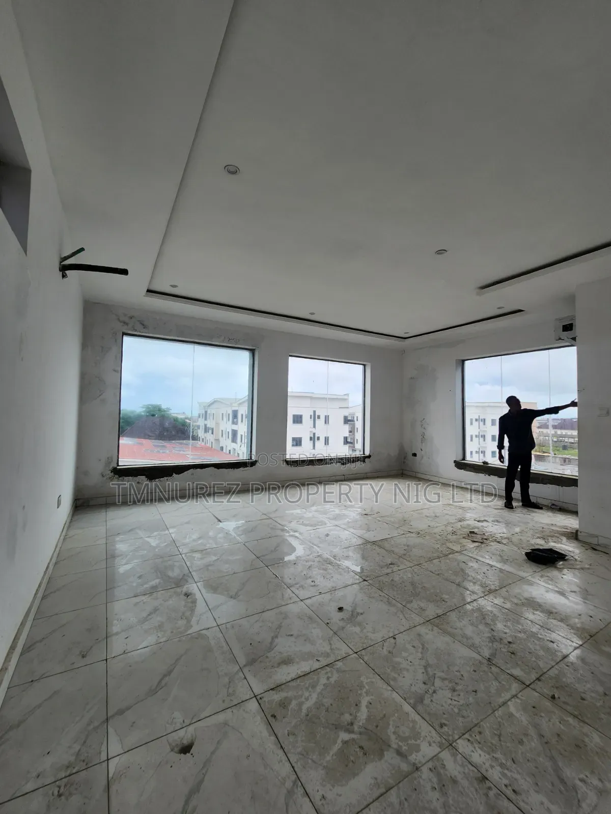 Showroom Shop for Rent in Ikota