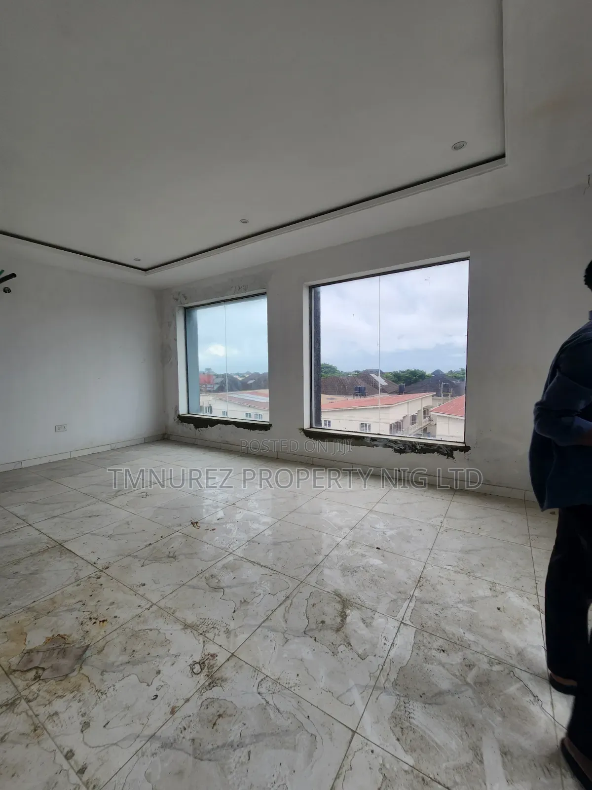 Showroom Shop for Rent in Ikota
