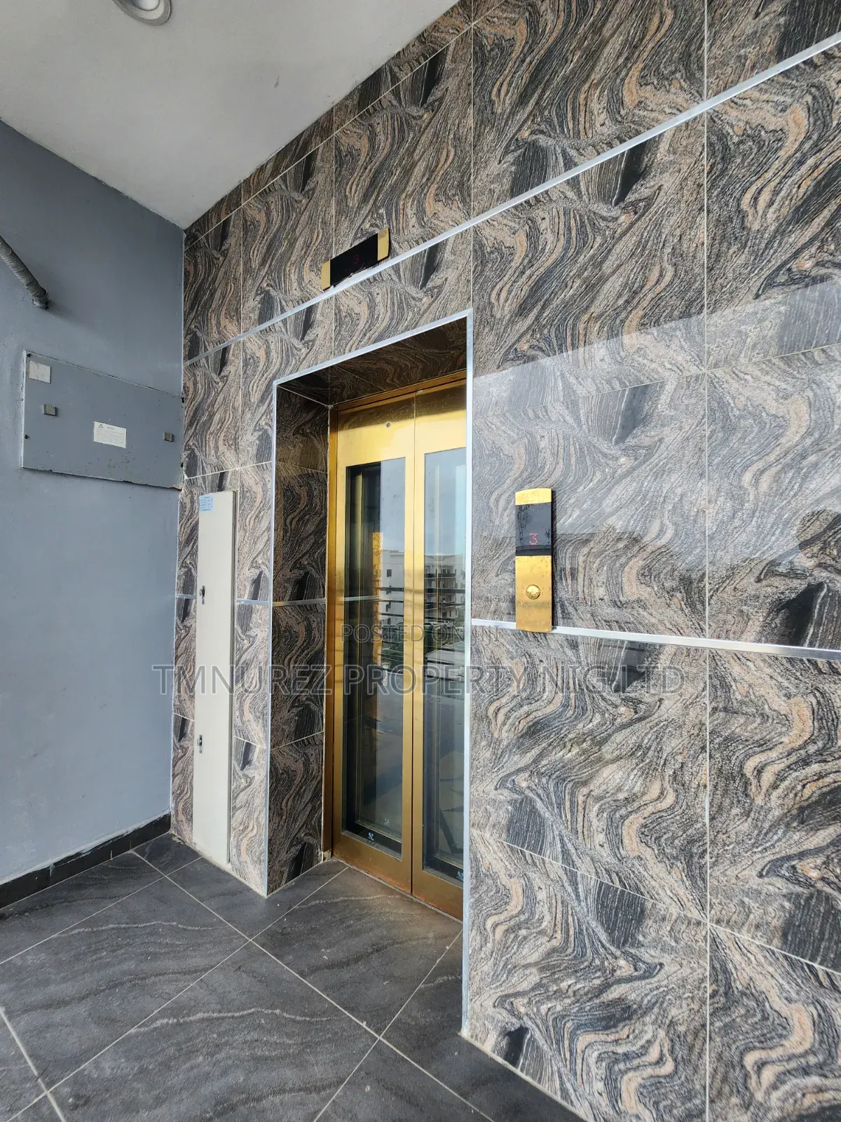 Showroom Shop for Rent in Ikota