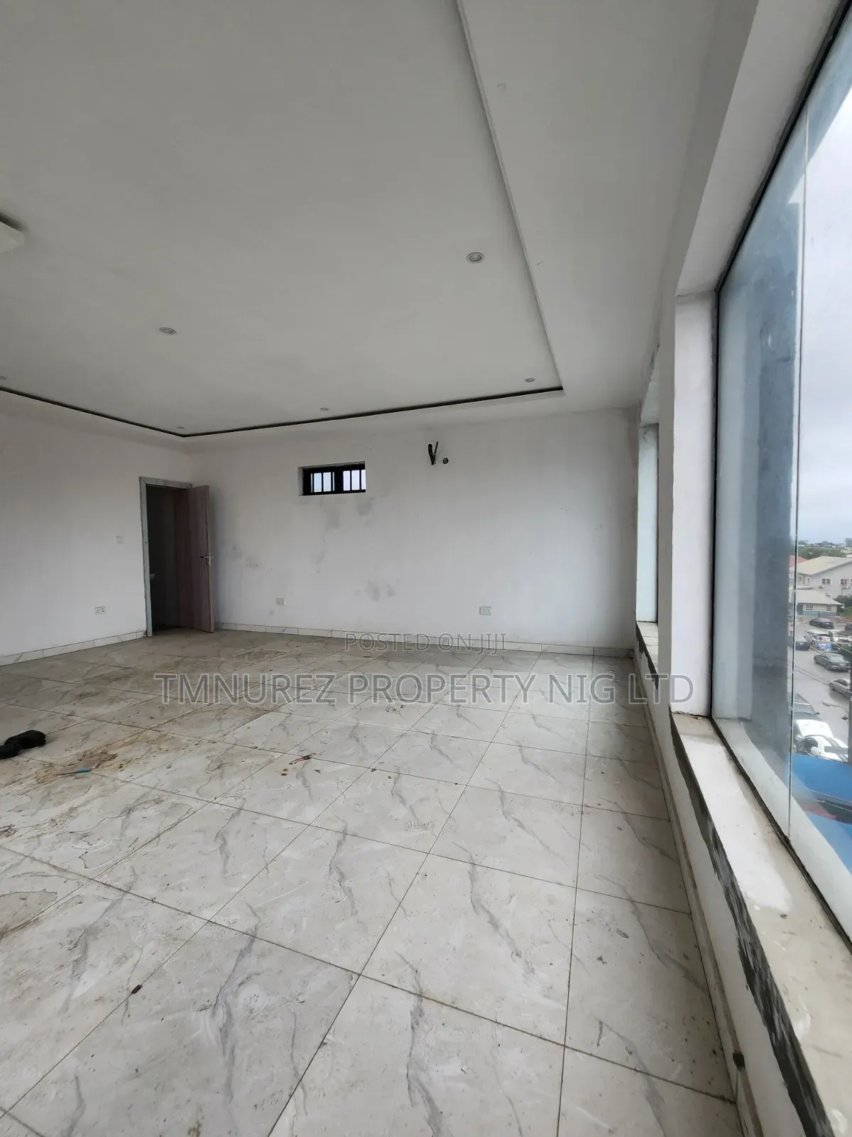Showroom Shop for Rent in Ikota