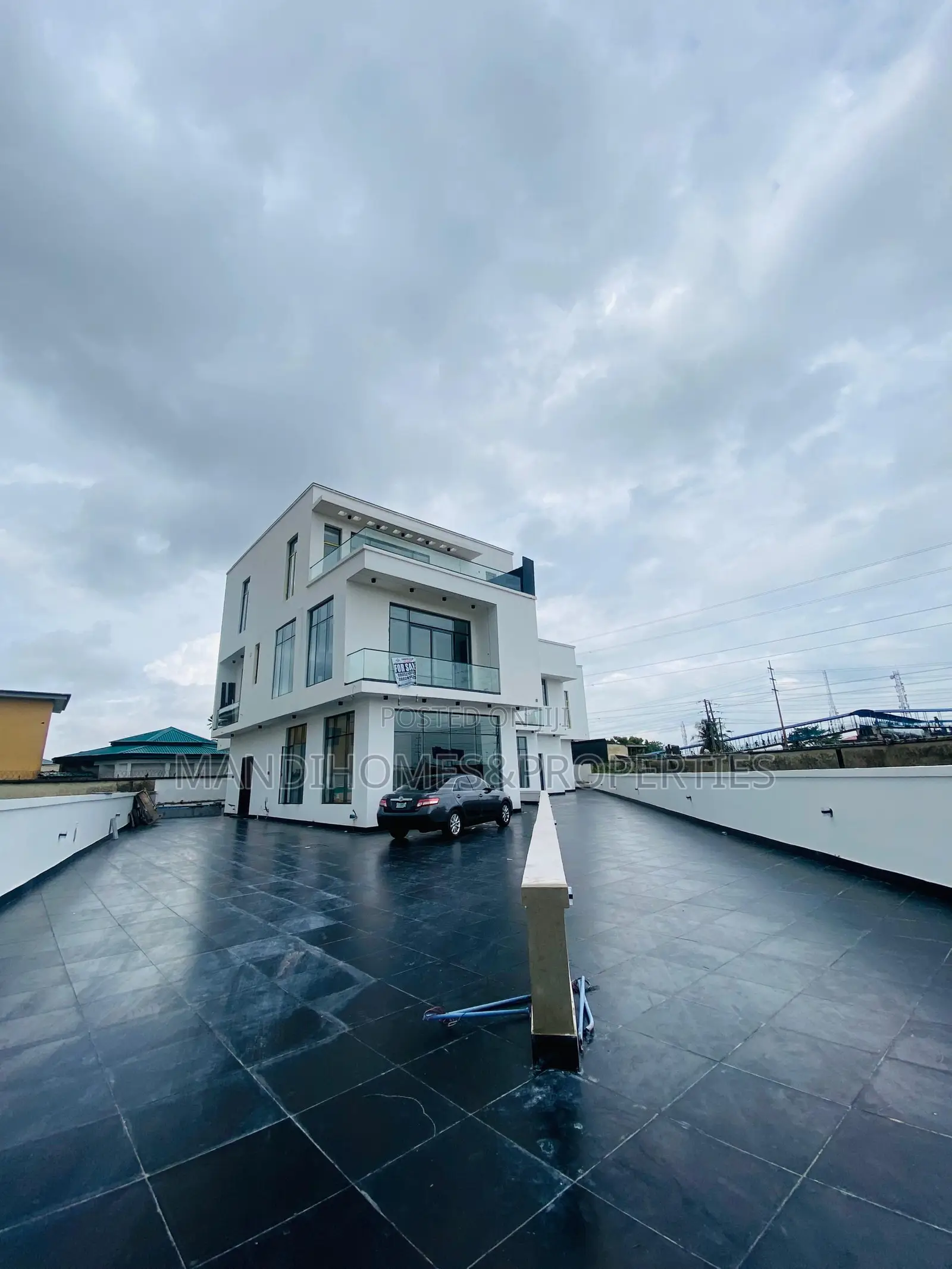 5bdrm Duplex in Royal Garden, Ajah for sale in Ajah