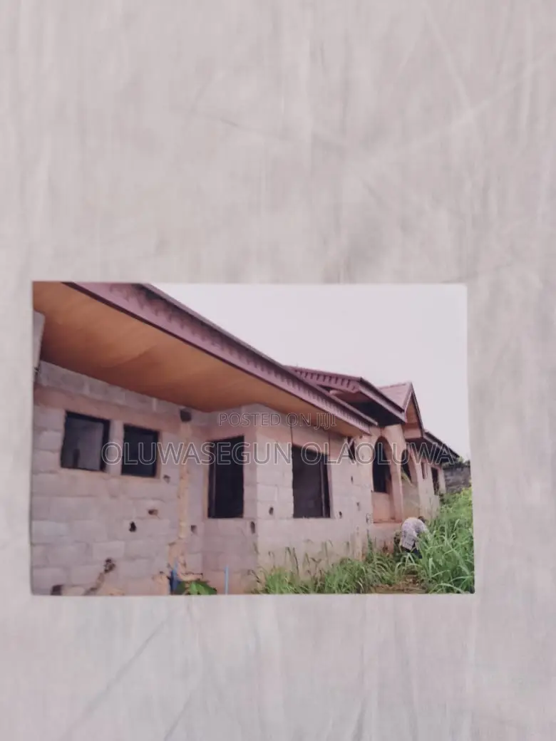 6bdrm Bungalow in Peace Land Estate, Ikorodu Garage for sale in Ikorodu Garage