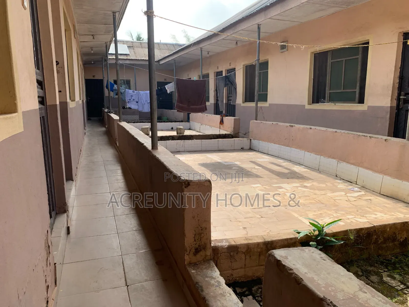 12bdrm Block of Flats in Awotan , Ido Local for sale in Ido