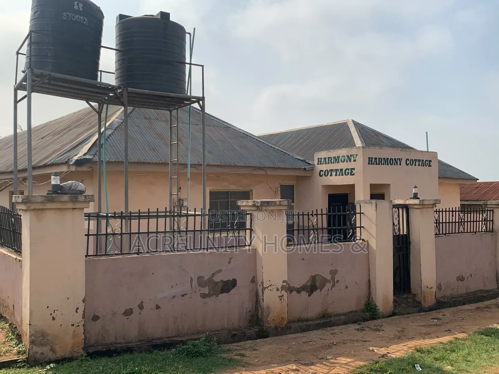 12bdrm Block of Flats in Awotan , Ido Local for sale in Ido