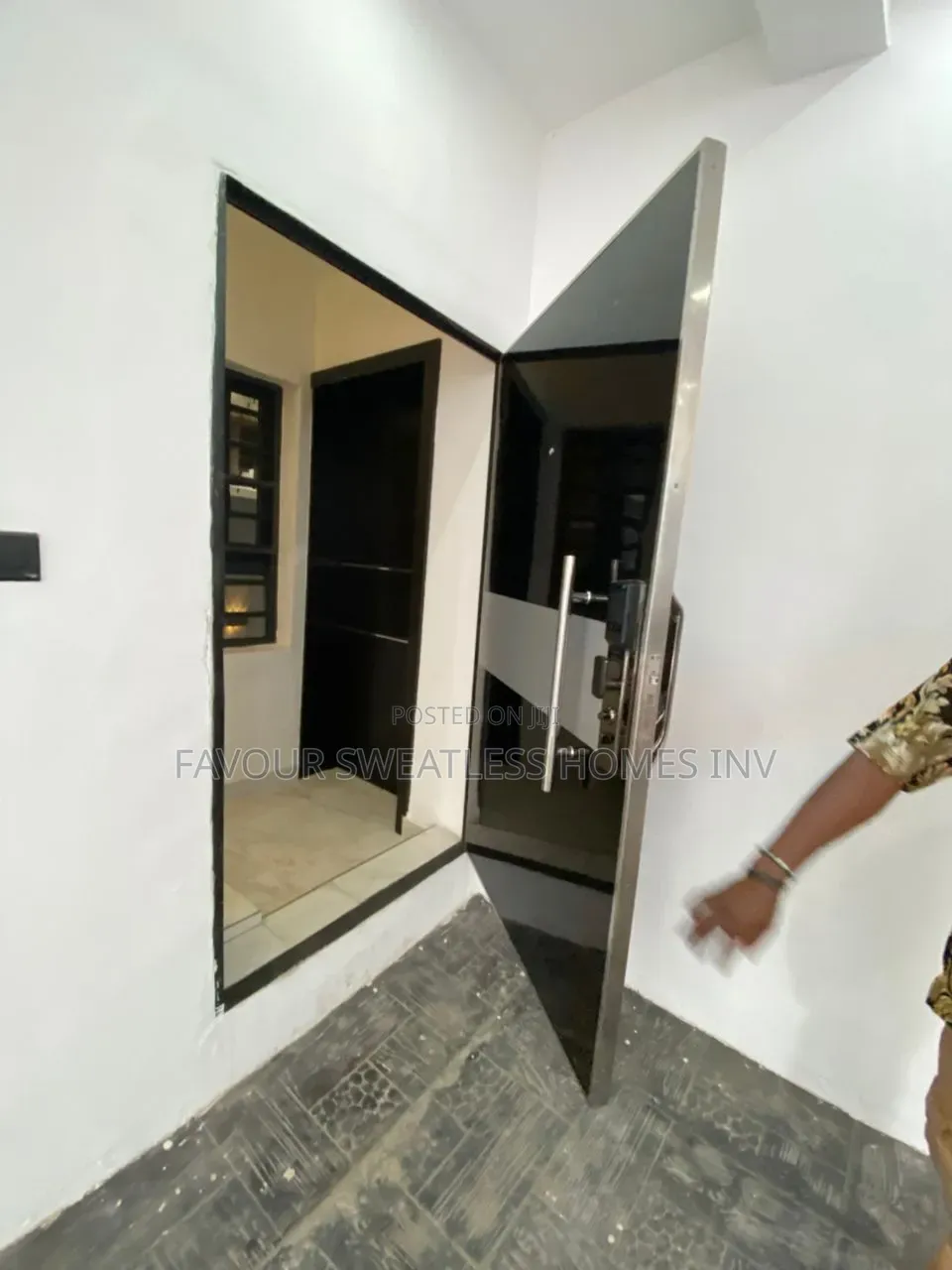 4bdrm Duplex in Omole Ph2 for sale in Omole Phase 2