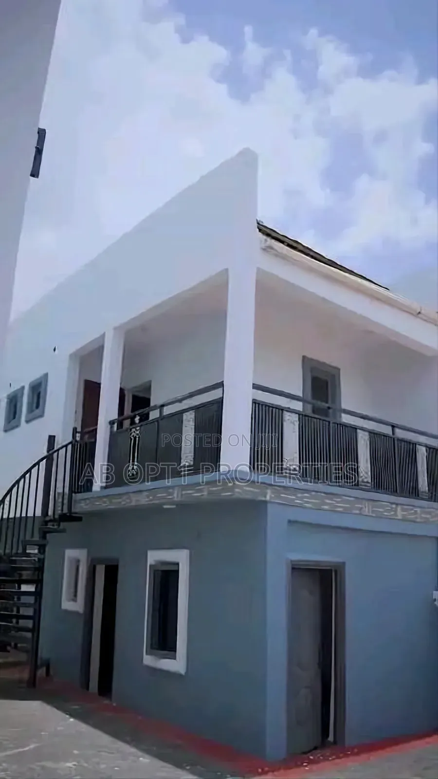 4bdrm Duplex in Ekenhuan Road, Benin City for sale in Benin City
