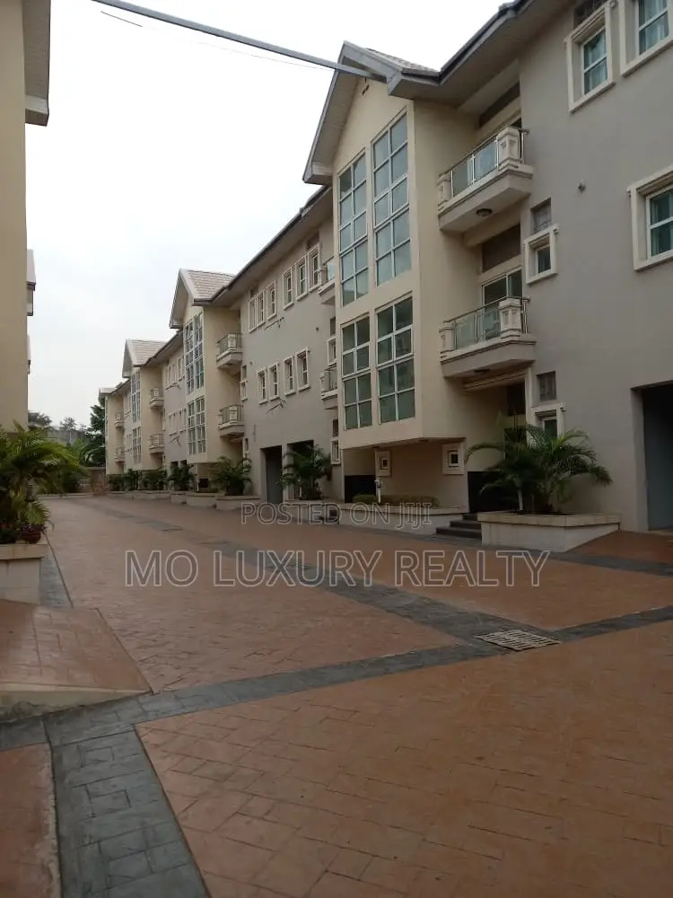 4 Bedroom Terrace Residential and Commercial Use in Victoria Island