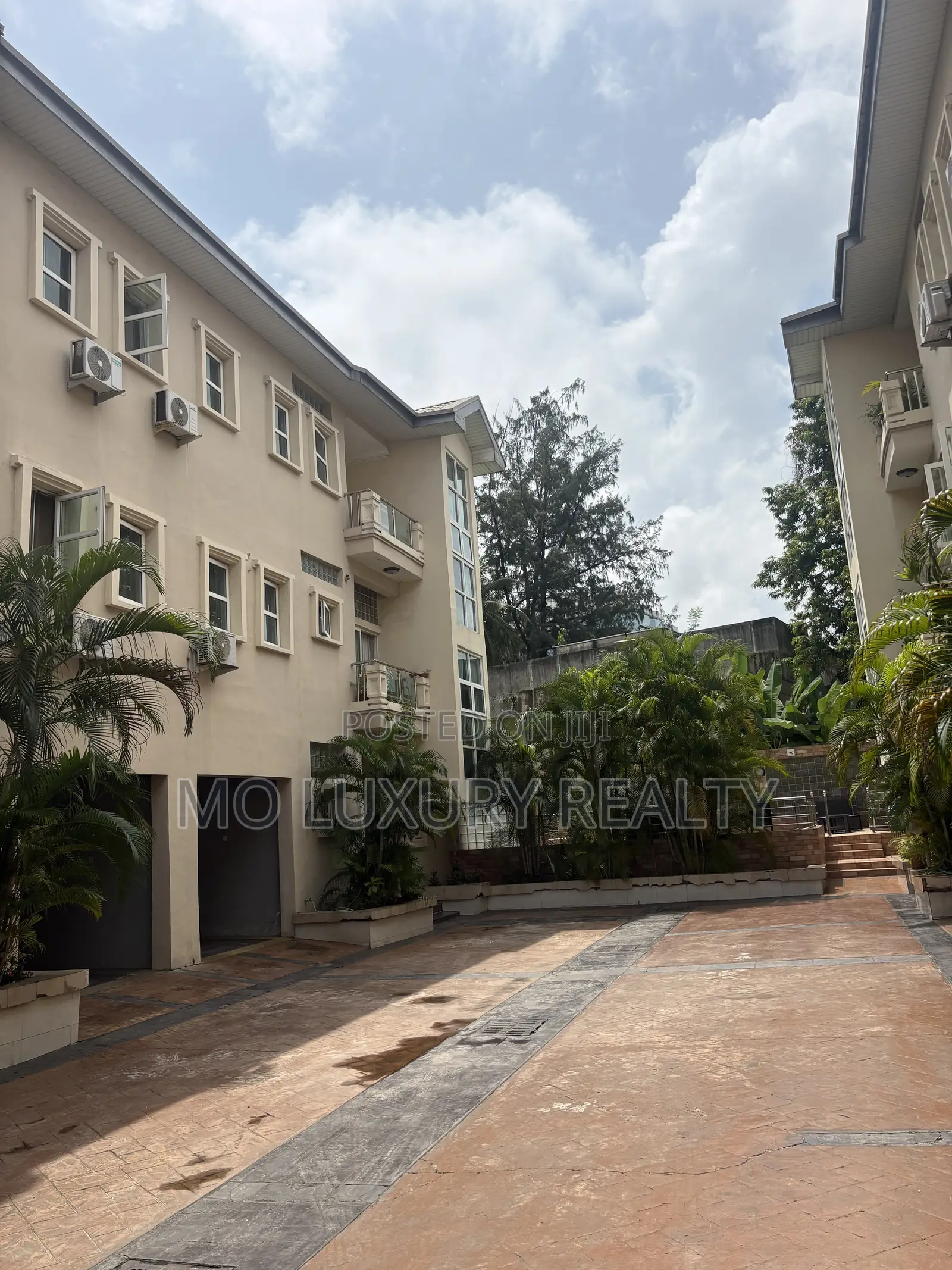 4 Bedroom Terrace Residential and Commercial Use in Victoria Island